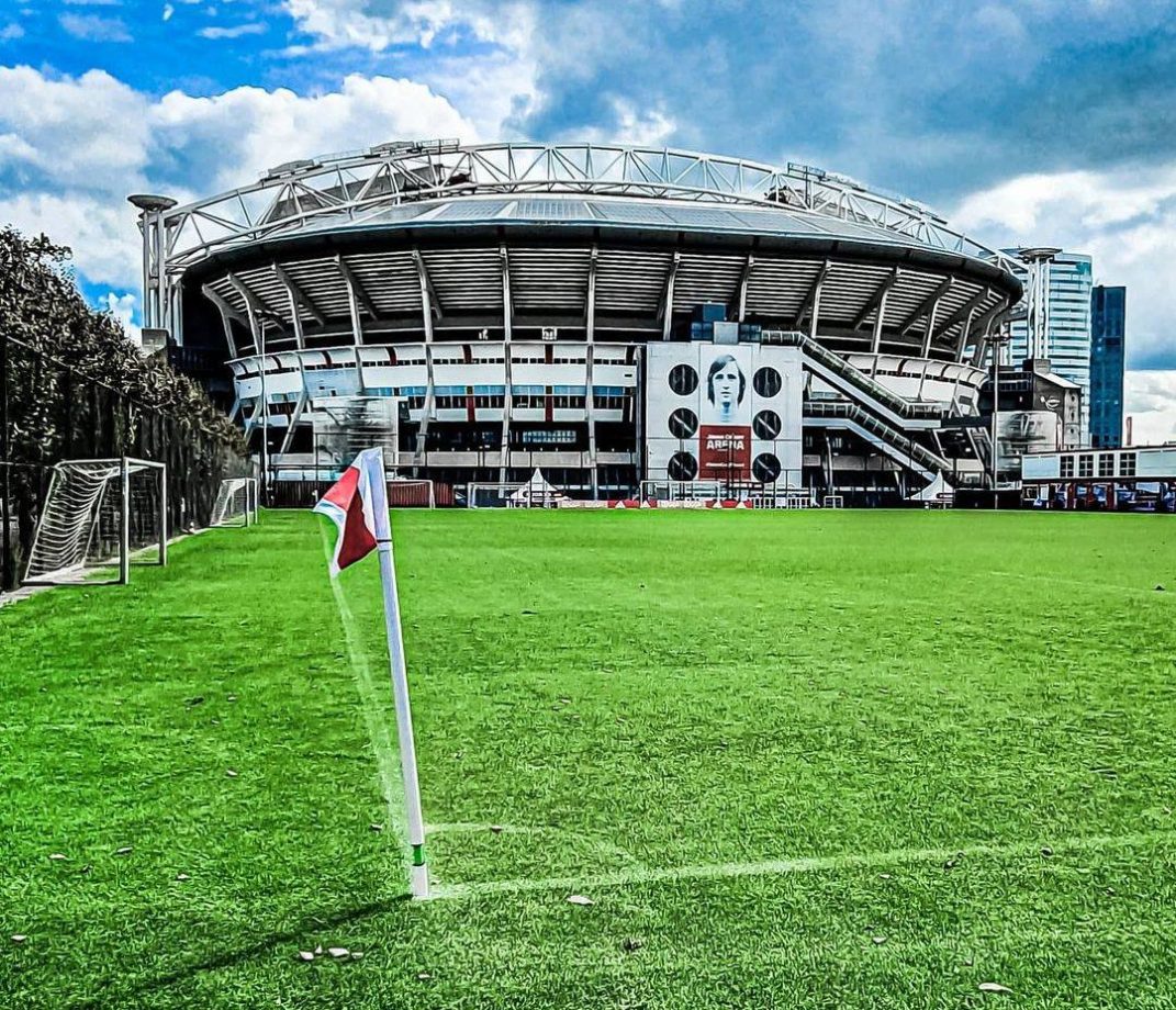 johan cruijff arena storia bandierina e1616753538360