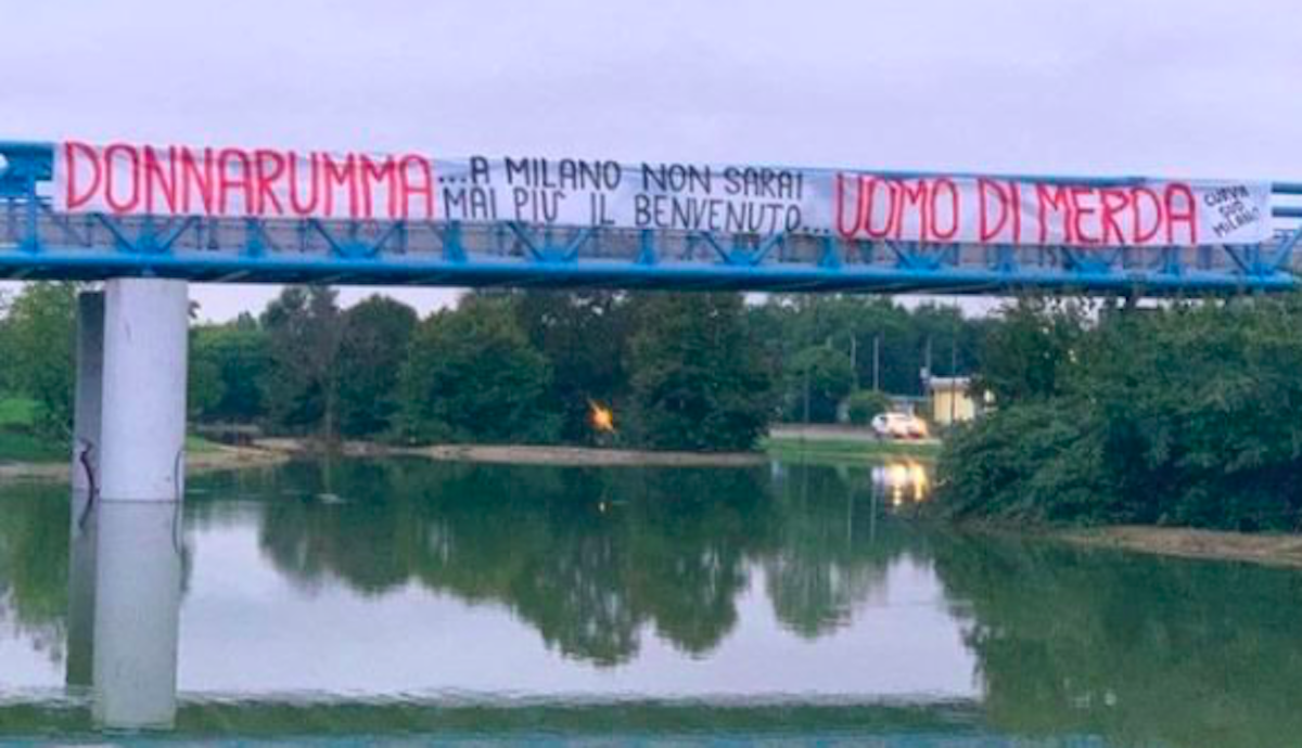 Striscione Donnarumma