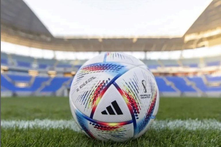 Pallone Qatar 2022: quanto costa in Italia