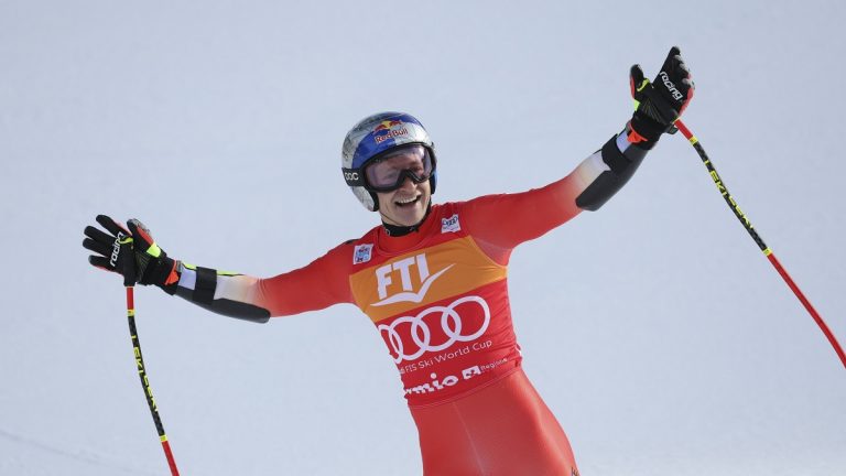 001-Marco-Odermatt-Swiss-Skiier-Olympic-Champion-001