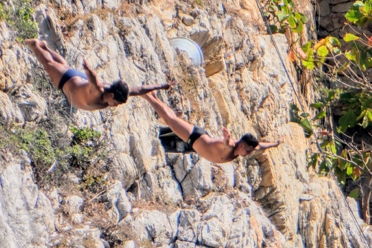 La storia del cliff diving: regole e rischi dello sport estremo