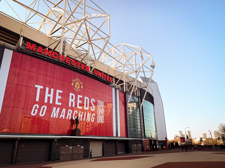 Il guadagno del difensore francese dei Red Devils