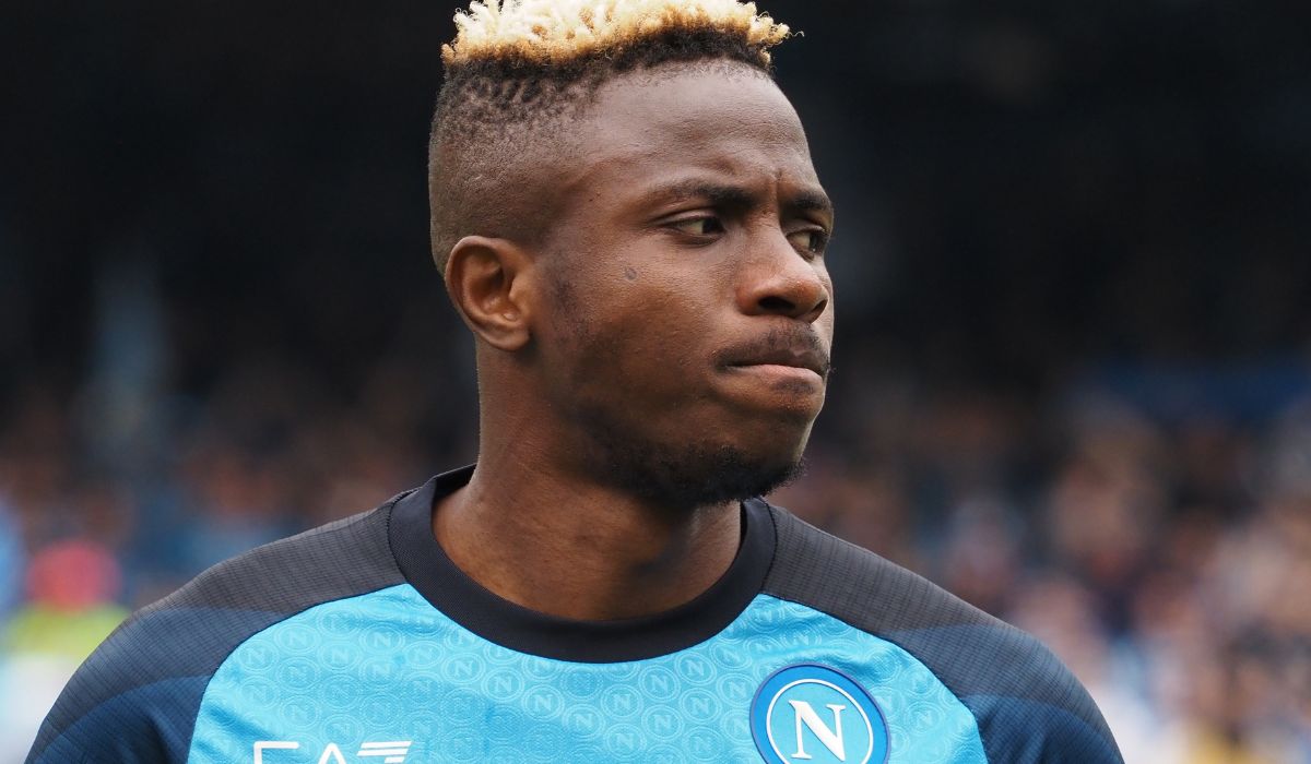 Il giocatore nigeriano risponde su Instagram all'agente dell'attaccante georgiano